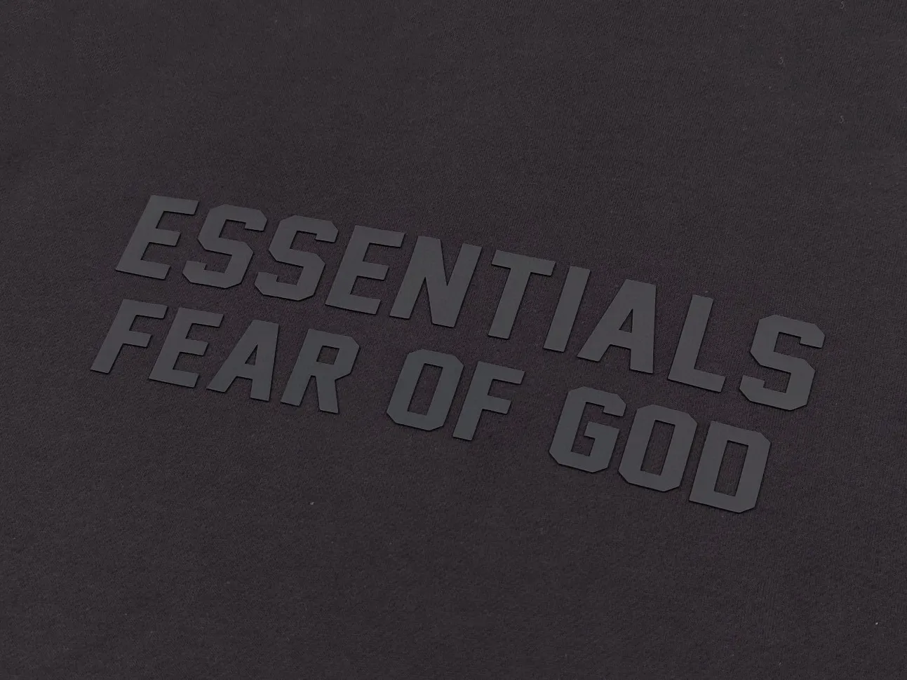 🦋Exclusive for cross-border supply, Hot Sale🦋80 【Purple】Essentials FW 23 Essentials Shorts Smoke Solid color elastic straight American heavyweight casual shorts for men and women Same Style ESSENTIALS was founded in Los Angeles, USA in 2018. The original intention of the establishment was to let more people wear affordable Versatile trendy items. In terms of fabric tailoring, it follows the same comfort and fineness as FEAR OF GOD, and the design is simplified from complexity, with the eye-catching "ESSENTIALS" LOGO running throughout. ESSENTIALS has been favored by fashion enthusiasts since its launch, and many European and American superstars are also its loyal buyers, such as KANYE WEST, JUSITN BIEBER, RIHANNA, etc. . . . . The most popular FOG color on the Internet is here, double-row silicone, the original custom-made fabric is soft and comfortable, no color difference, the custom-dyed rib collar is dyed in the same vat, the original Authentic designated flocking printing factory, there are few machines on the market that can produce a three-dimensional 3D feeling, the width and length of each letter and the 3D depth, etc., the ceiling of the industry, that is to say, you don’t need to look closely to know that it is 3D. In the details, we can see that the size of each corner of the hood is symmetrical and made of double-layer fabric. Factory’s great technology is that it can make each corner symmetrical so that it doesn’t look soft and floppy when worn, and it feels stiff. The original OVERSIZE version is full of high street style. Color: Light Black, Haze Blue, Plum, Seal Gray Size: XS-XL (maximum weight) Recommended: Same Style for men and women